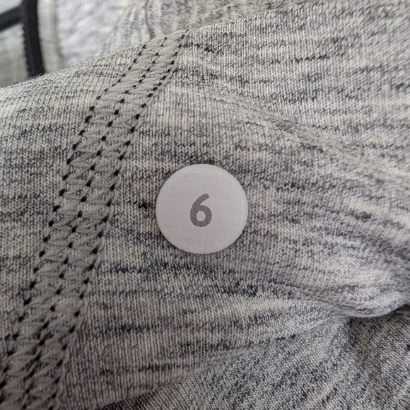 Lululemon Sculpt Hooded Vest Size 6 Grey Black Reversible Zip-Up EUC - Picture 11 of 12